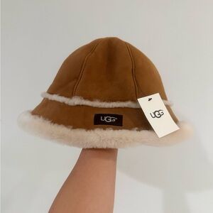 UGG Chestnut Suede Bucket Hat with Cream Shearling Trim